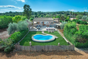 Beautiful Villa Garreta in Rustic Location